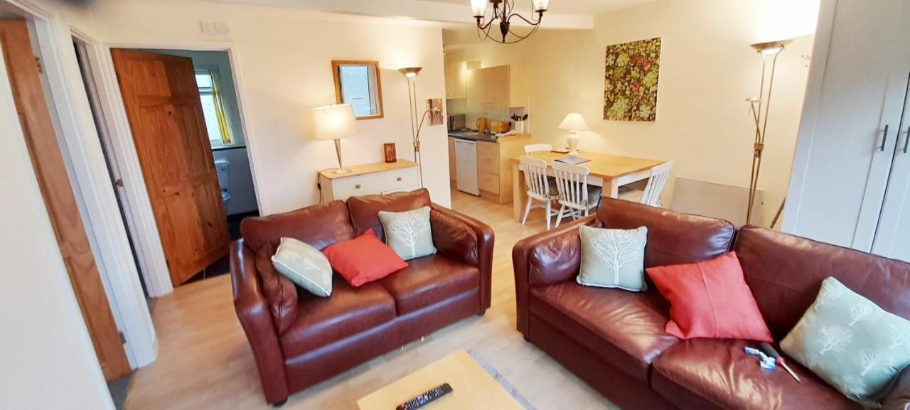 Sheena'S Dartmouth Chalets Extérieur photo